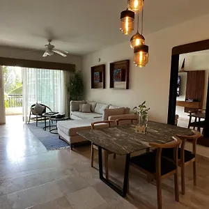 Beachfront 2 Bedroom In Playa Royale Resort, Apartamento